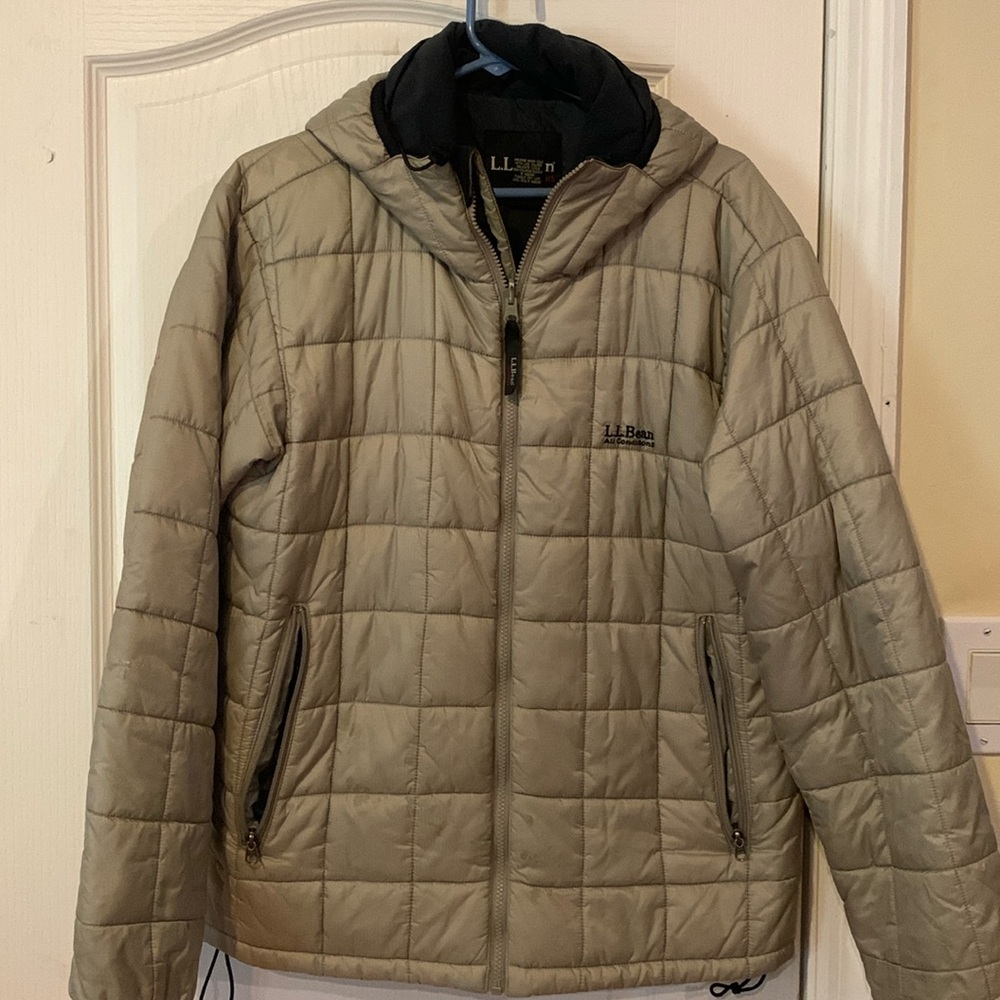Light puff jacket-   Great for all weather